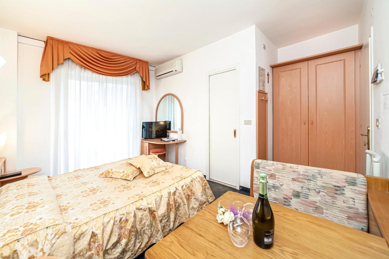 Hotel Villa Luisa ลินญาโน ซับเบียโดโร ภายนอก รูปภาพ