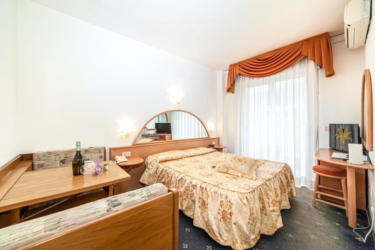Hotel Villa Luisa ลินญาโน ซับเบียโดโร ภายนอก รูปภาพ