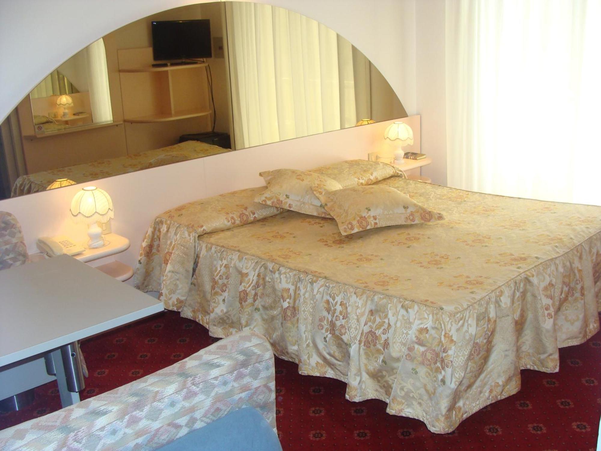 Hotel Villa Luisa ลินญาโน ซับเบียโดโร ภายนอก รูปภาพ