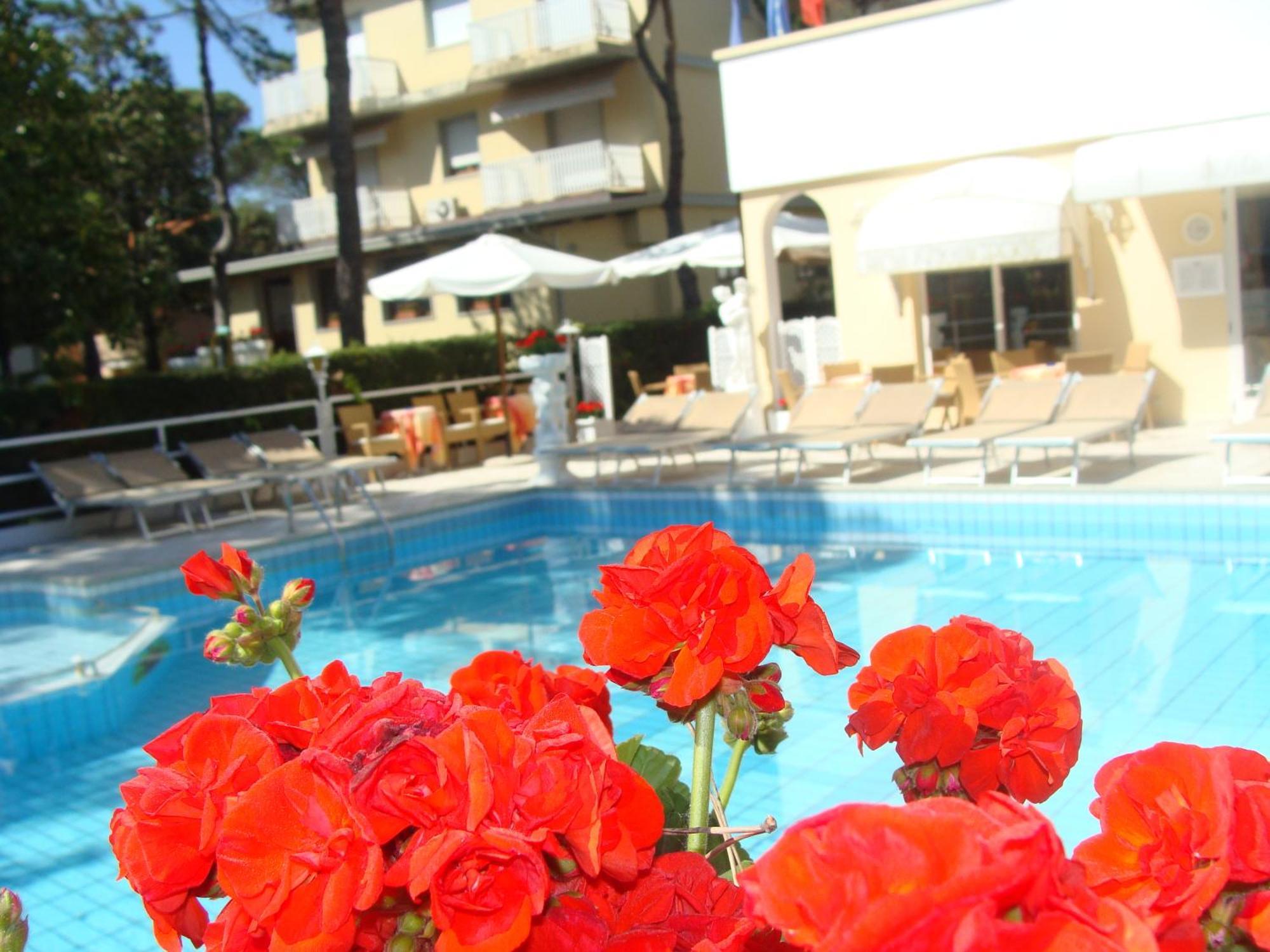Hotel Villa Luisa ลินญาโน ซับเบียโดโร ภายนอก รูปภาพ