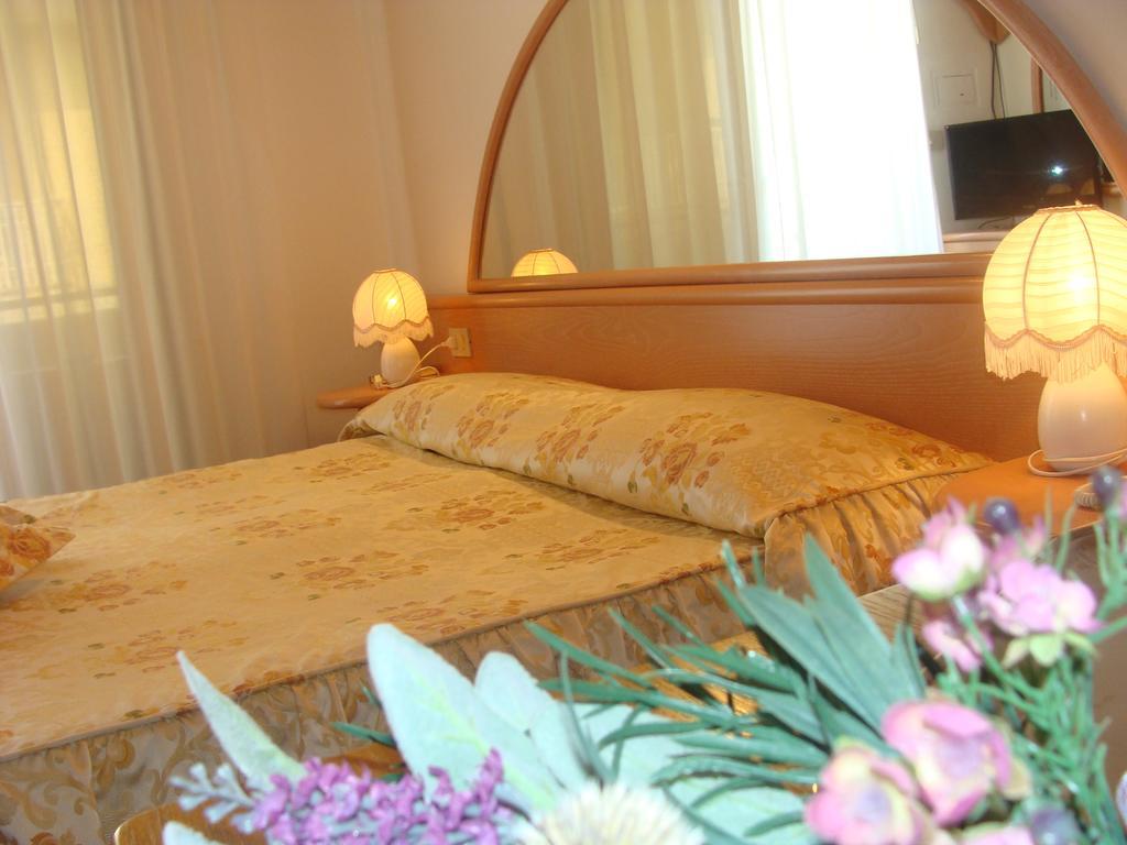Hotel Villa Luisa ลินญาโน ซับเบียโดโร ภายนอก รูปภาพ